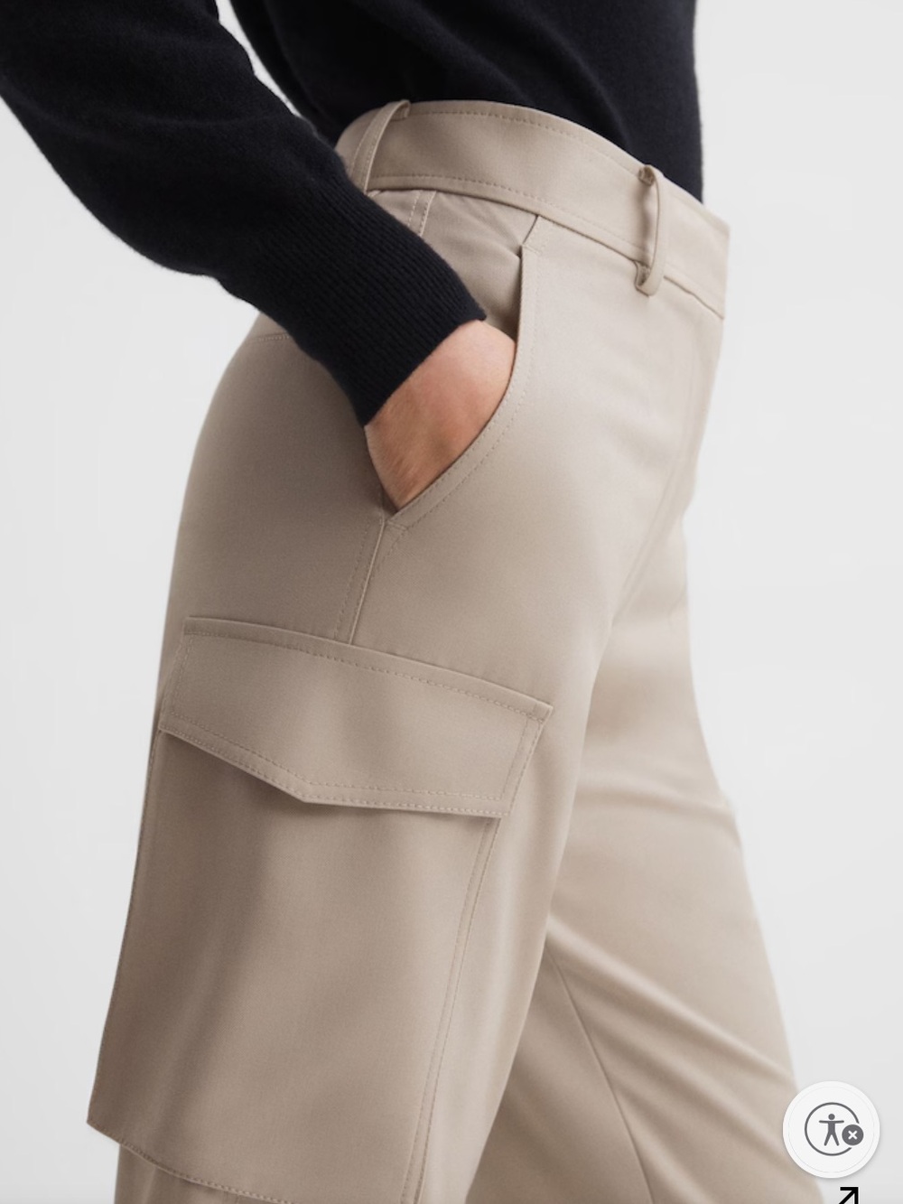 REISS Violet Wool blend
Mid Rise Cargo Trousers in Neutral